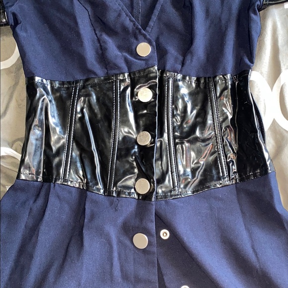 Costume - Picture 3 of 10